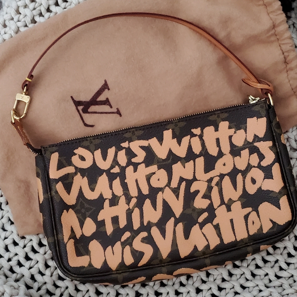 Louis vuitton grafitti pochette
